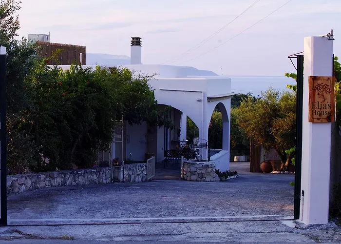Elia'S House Traditional & Cozy By 8Essentially